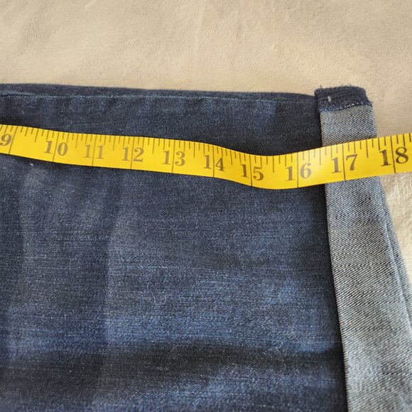 Levis Jean Shorts Women Size 26 Midrise Denim Blue Cuffed Pockets Signature Gold - Picture 12 of 12